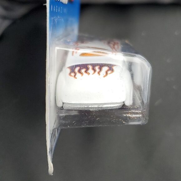Hot Wheels Hot Rod Tail Dragger White Flames 26018 NIP - Picture 5 of 8
